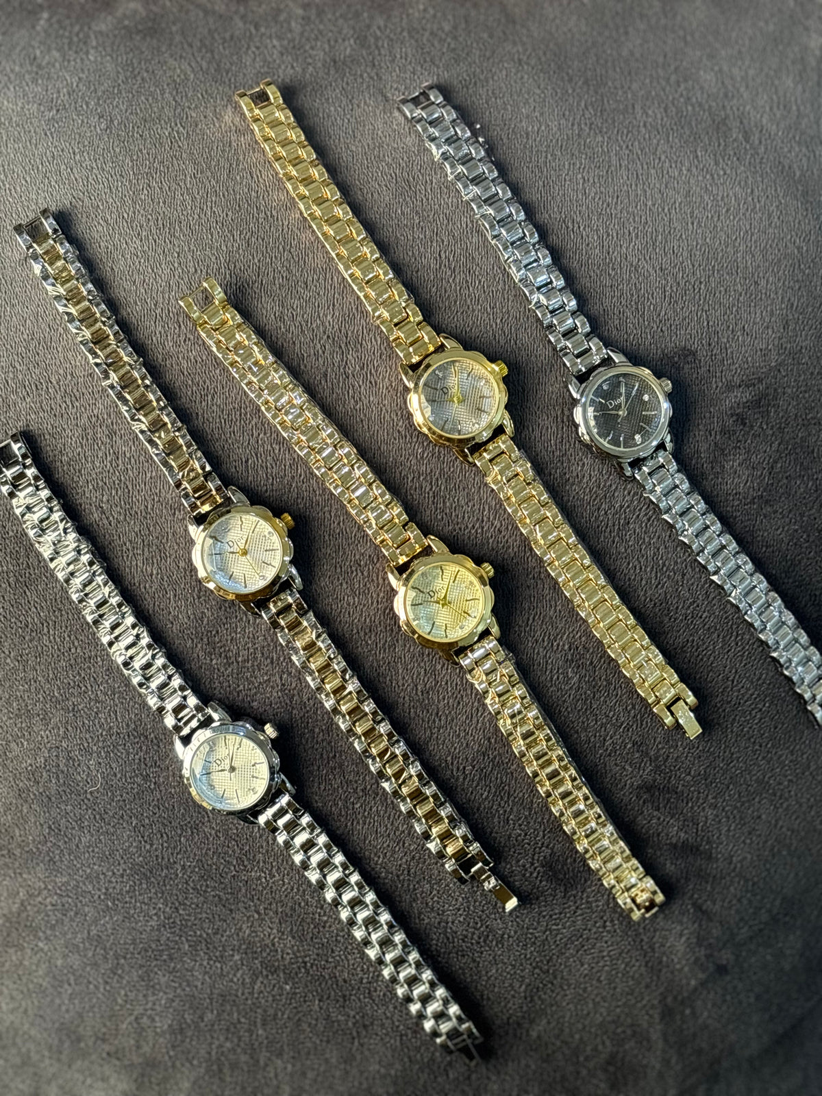 Vintage dial minimalist watch