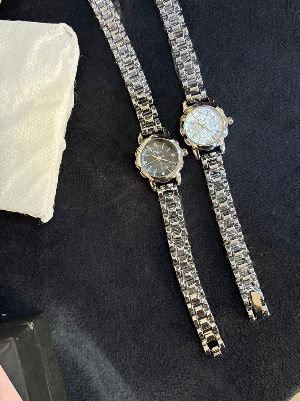 Vintage dial minimalist watch