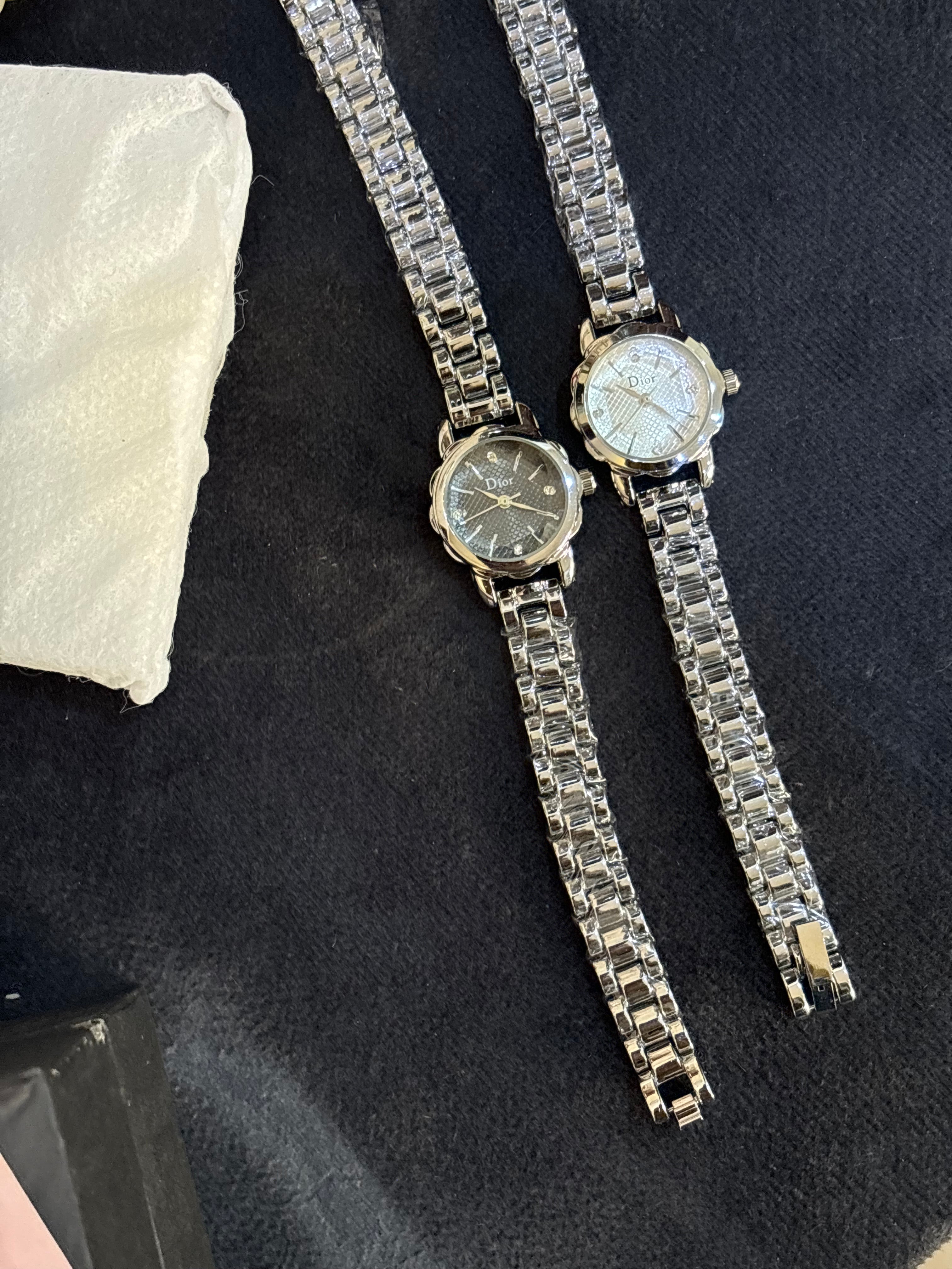 Vintage dial minimalist watch