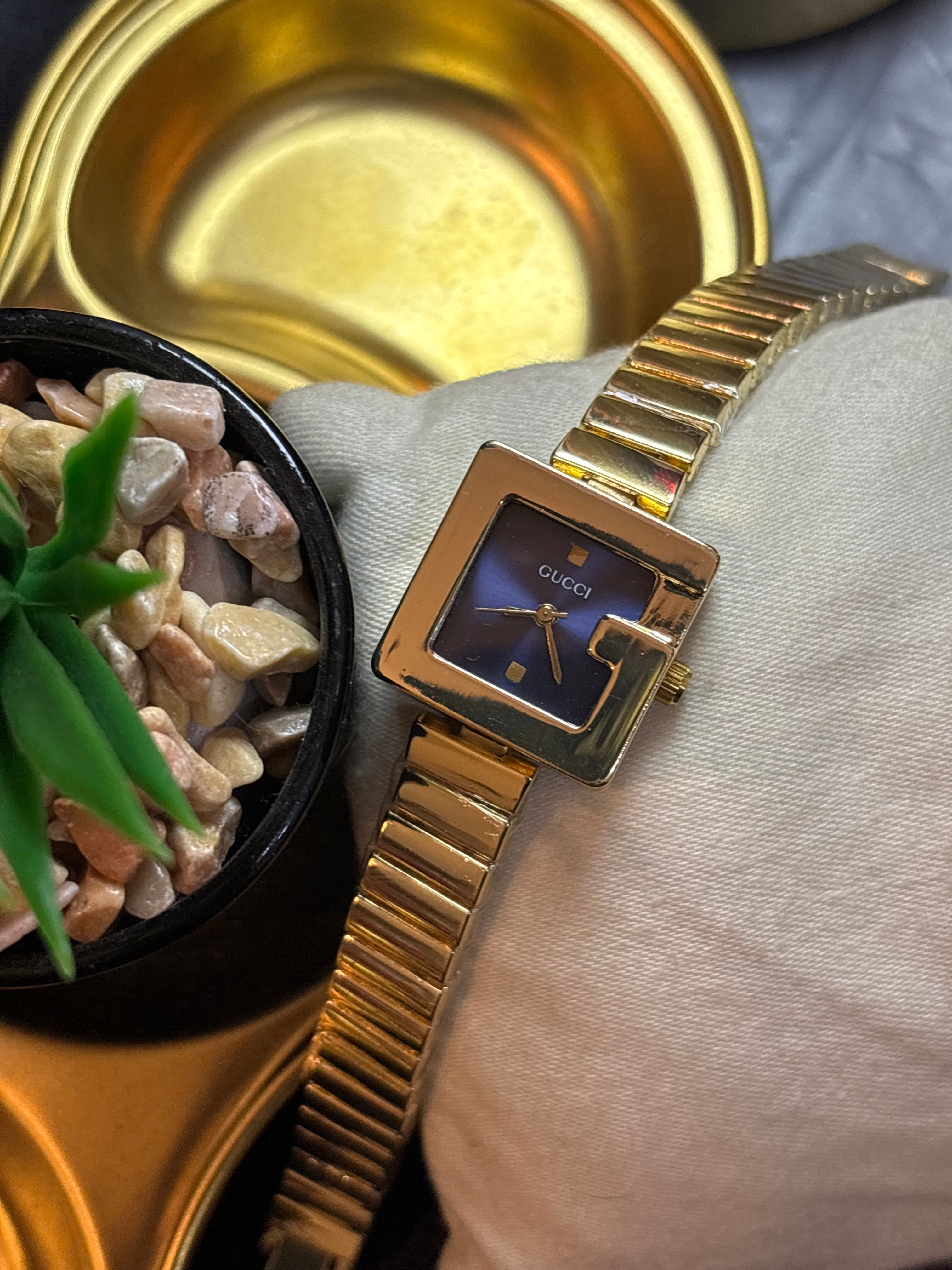 Gucci classic minimal watch