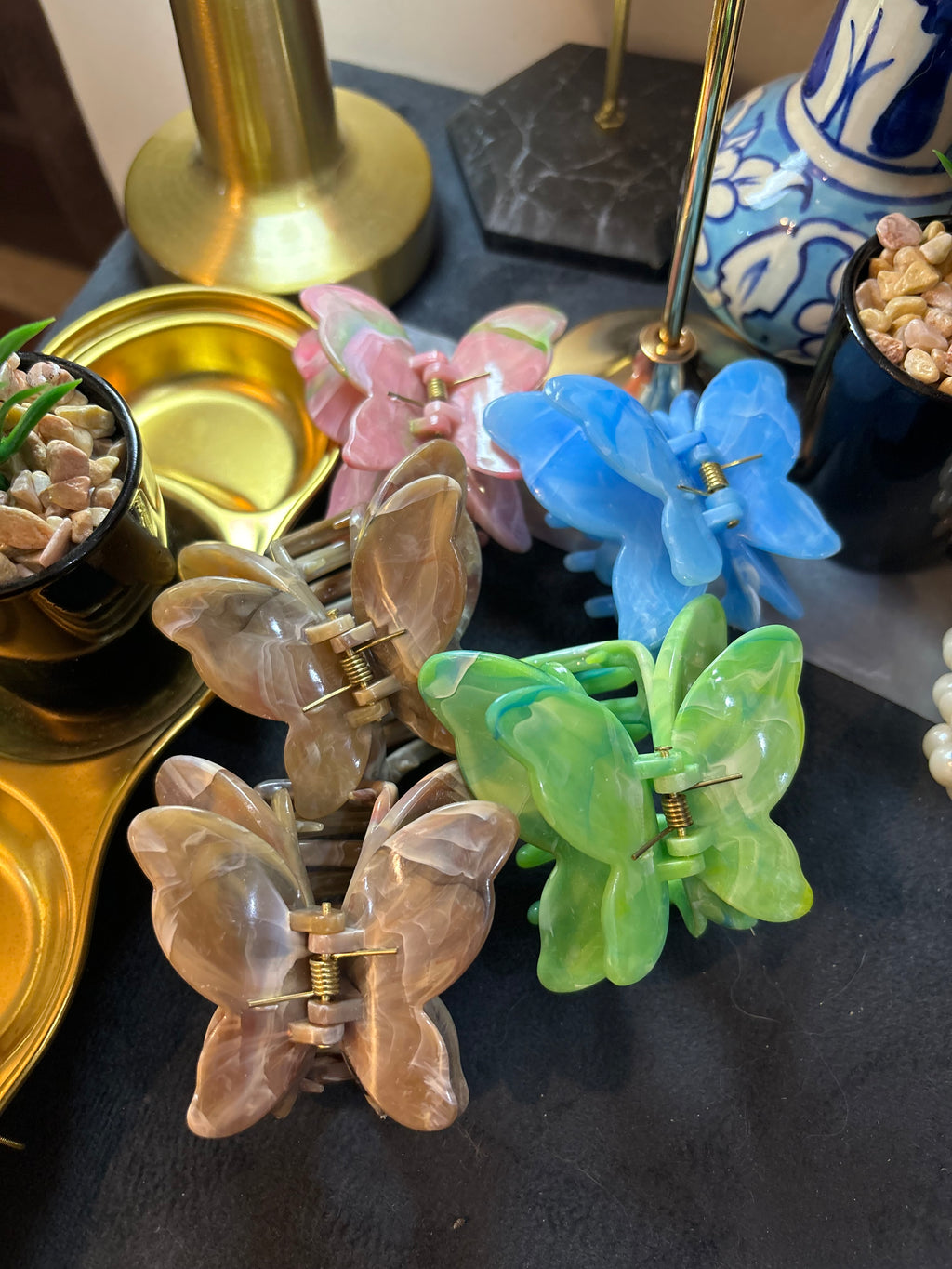 Big marble effect butterfly hairclaw