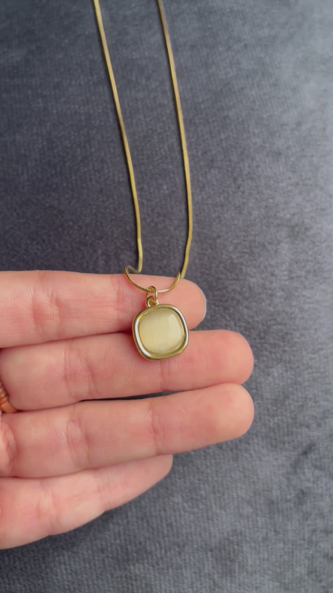 Double toned effect necklace
