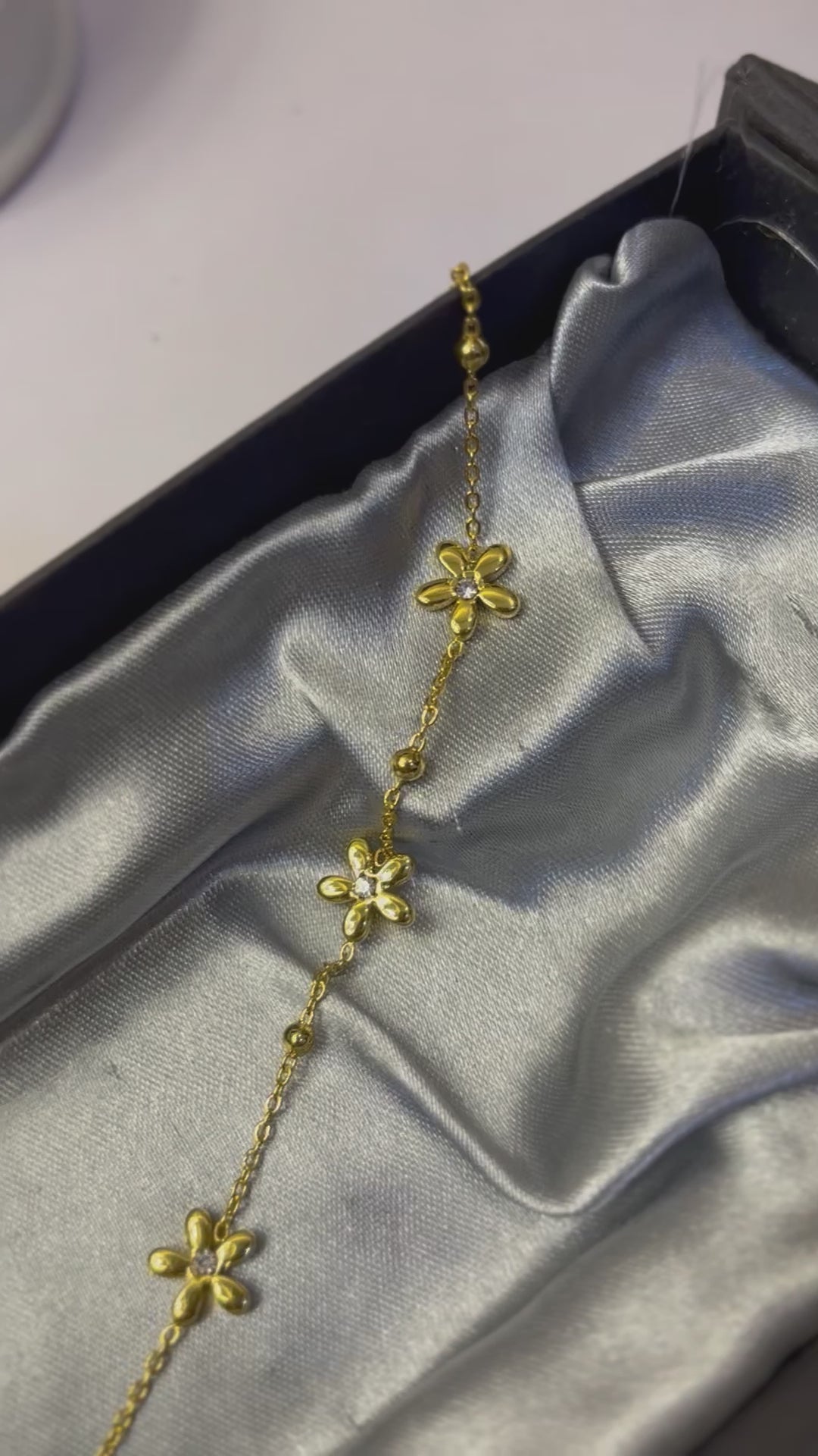 Stainless steel flower bracelet